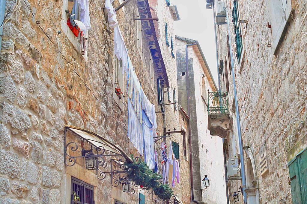 Apartment Amigo 2 Old Town Kotor Luaran gambar